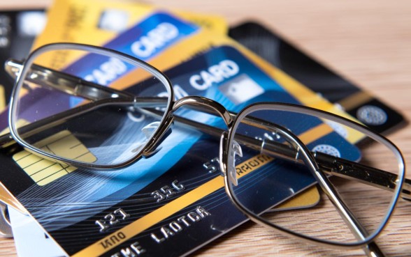 信用卡欠款被起诉冻结了名下银行卡会自动划走吗