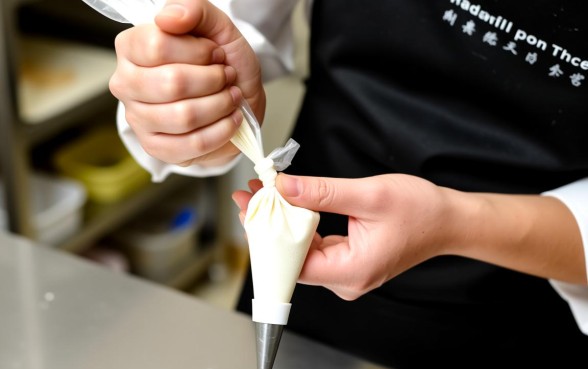 裱花袋扎口技巧视频教程