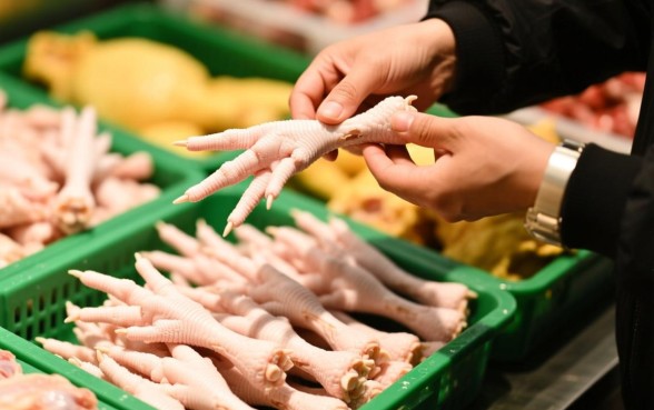 买的生鸡爪子为啥爪子下边有个口子呢