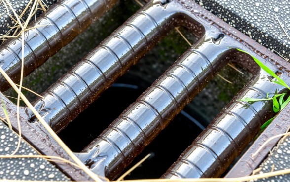 怎么用瓶子做下水道的口子