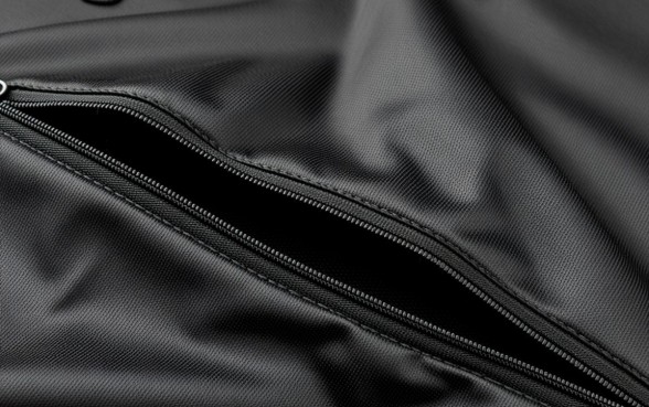 Nike衣服内包下面有个口子是干嘛的