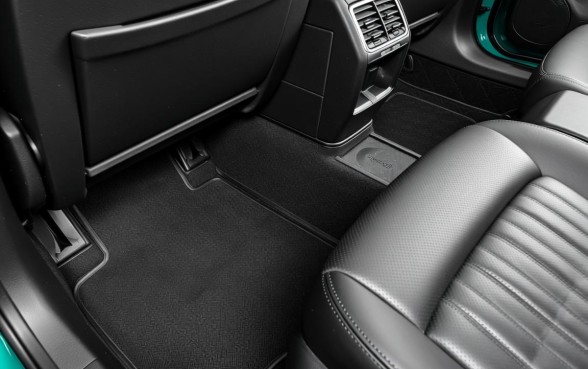 新迈腾座椅下是不是有隔开的口子,新迈腾座椅下面有口子吗 新迈腾座椅下是不是有隔开的口子