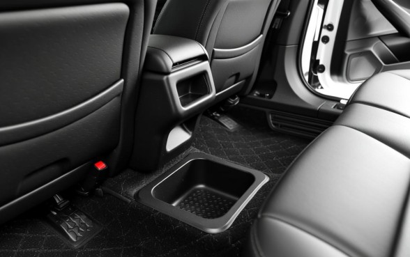 前排座椅下面的口子是干什么用的