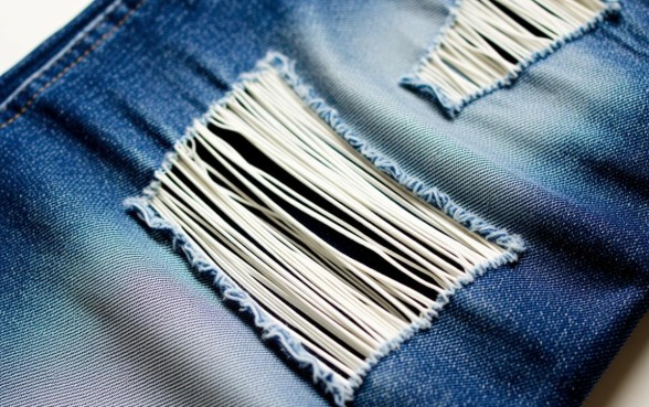 牛仔裤破了个口子怎么弄好