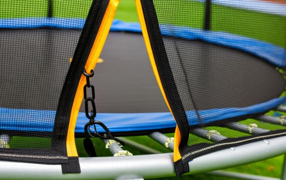 蹦床下面怎么用绳子收口子的视频,蹦床围网收口怎么系 蹦床下面怎么用绳子收口子的视频