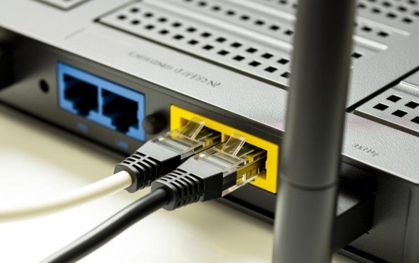 路由器应该插在猫的哪个口子下方