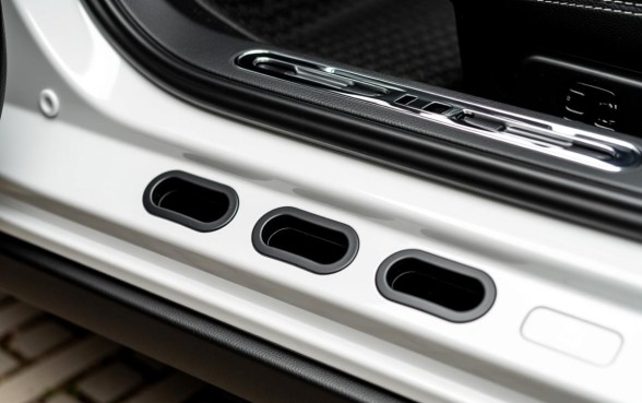 车门下边三个小口子叫什么