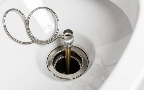 堵马桶下面口子的塑料片是什么,马桶底部的塑料片叫什么名字 堵马桶下面口子的塑料片是什么