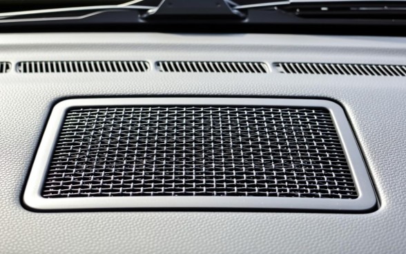 汽车前挡风玻璃下方的口子是啥